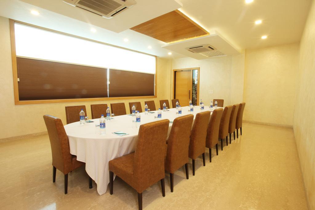 โฮเต็ล วิงสตัน โกเวอธาน Hotel Radha Kund ภายนอก รูปภาพ
