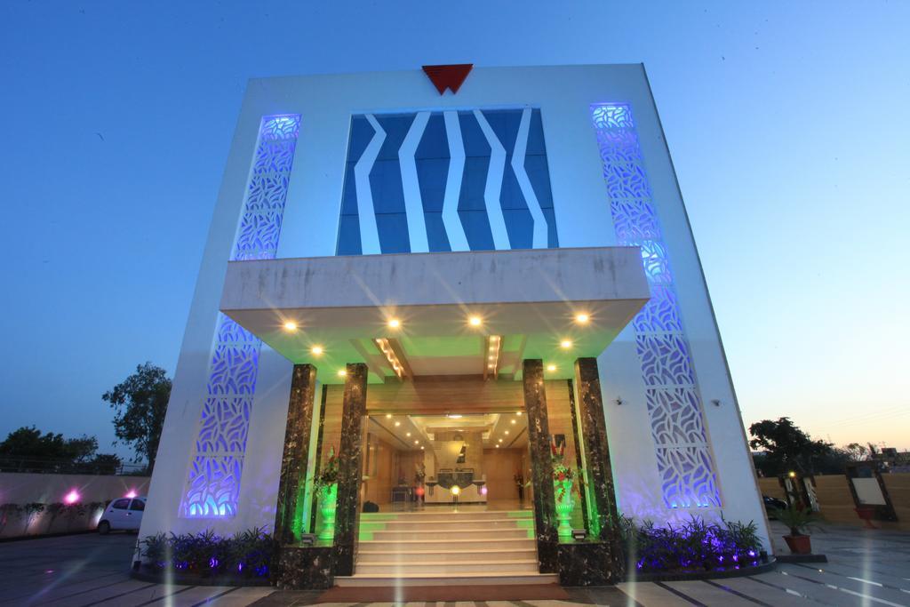 โฮเต็ล วิงสตัน โกเวอธาน Hotel Radha Kund ภายนอก รูปภาพ