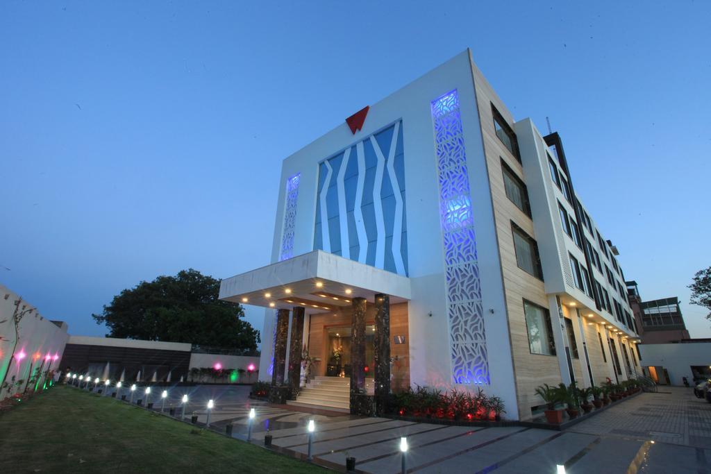โฮเต็ล วิงสตัน โกเวอธาน Hotel Radha Kund ภายนอก รูปภาพ