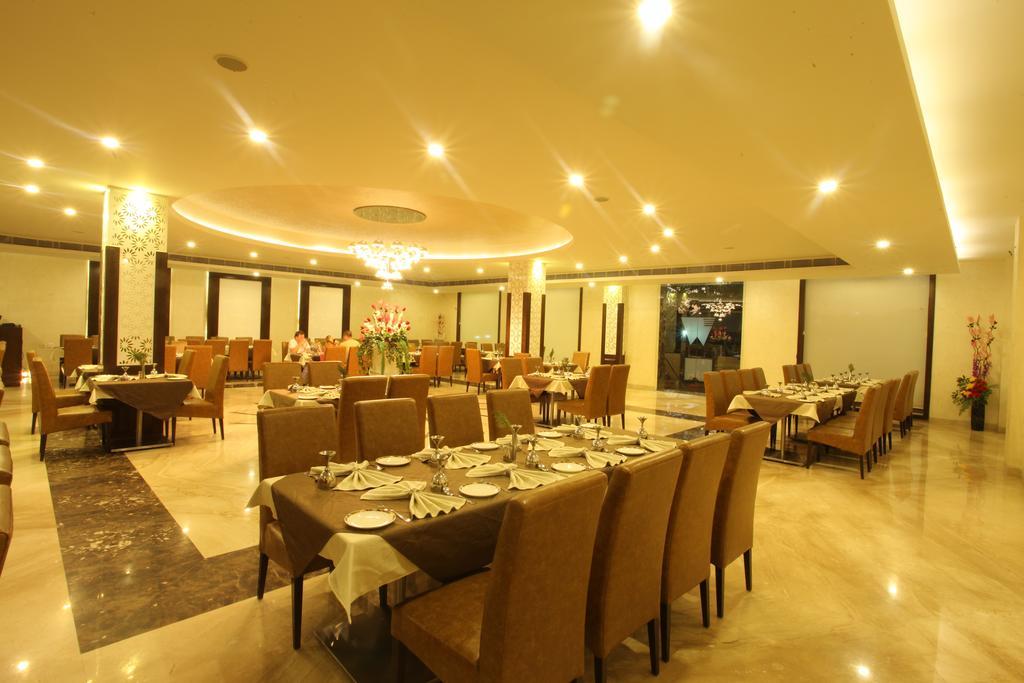โฮเต็ล วิงสตัน โกเวอธาน Hotel Radha Kund ภายนอก รูปภาพ